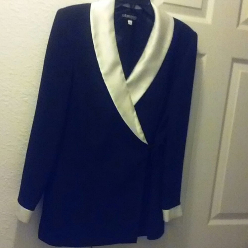 Black Women's Double Breasted Suit W/White Satin Cuffs & Lapel - Picture 2 of 7